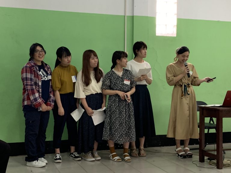 Students introducing Japan and the University at Banisale University