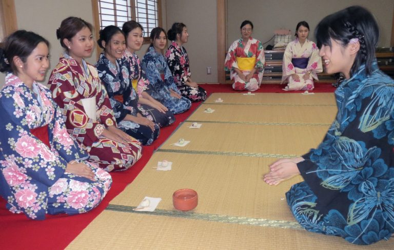 茶道部による茶道の体験