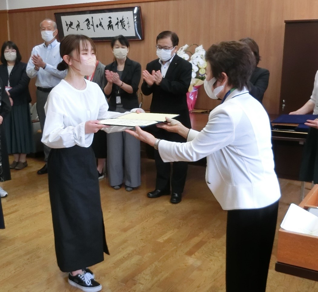 表彰状授与の様子