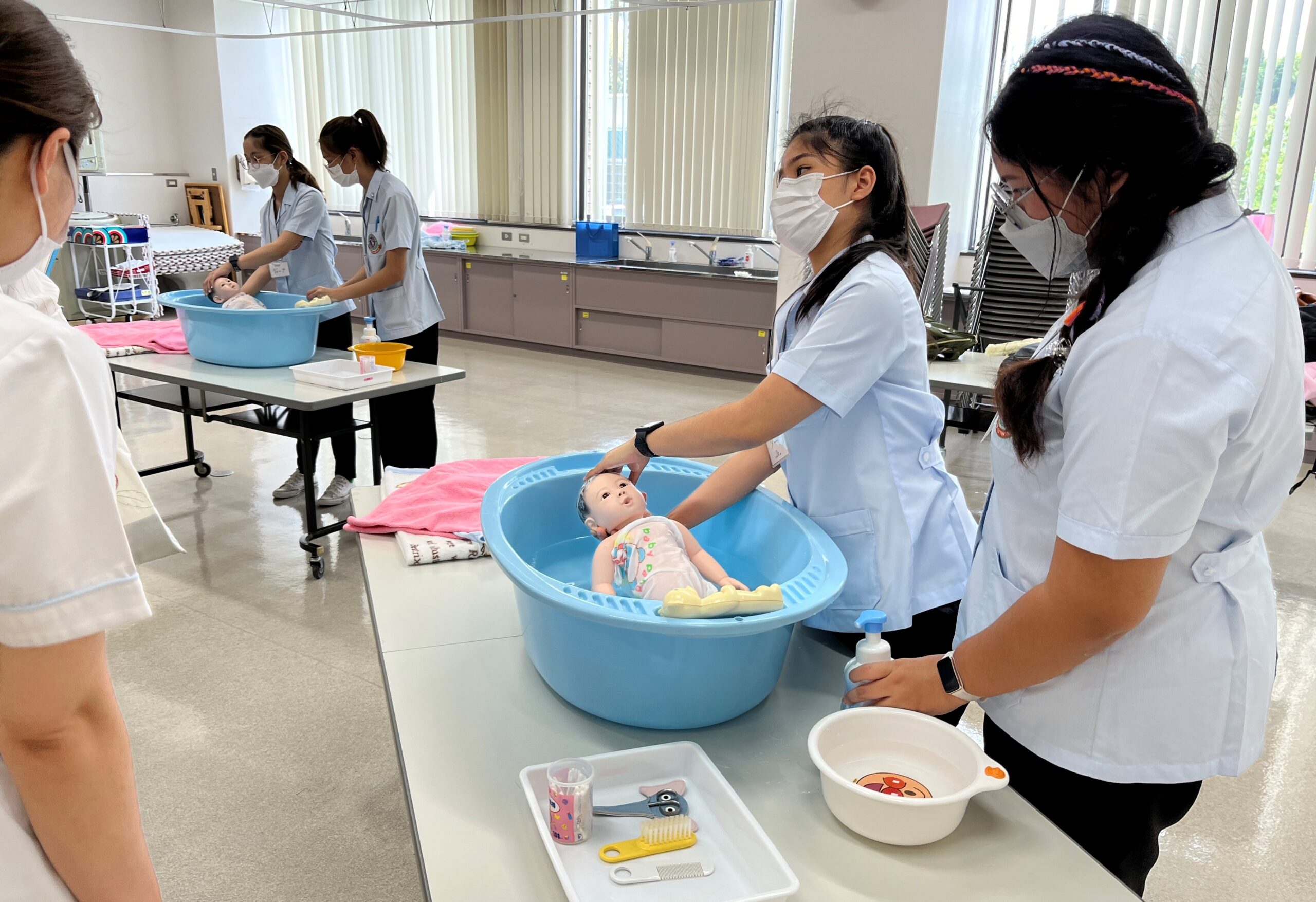 Practicing a newborn bath using a simulation doll