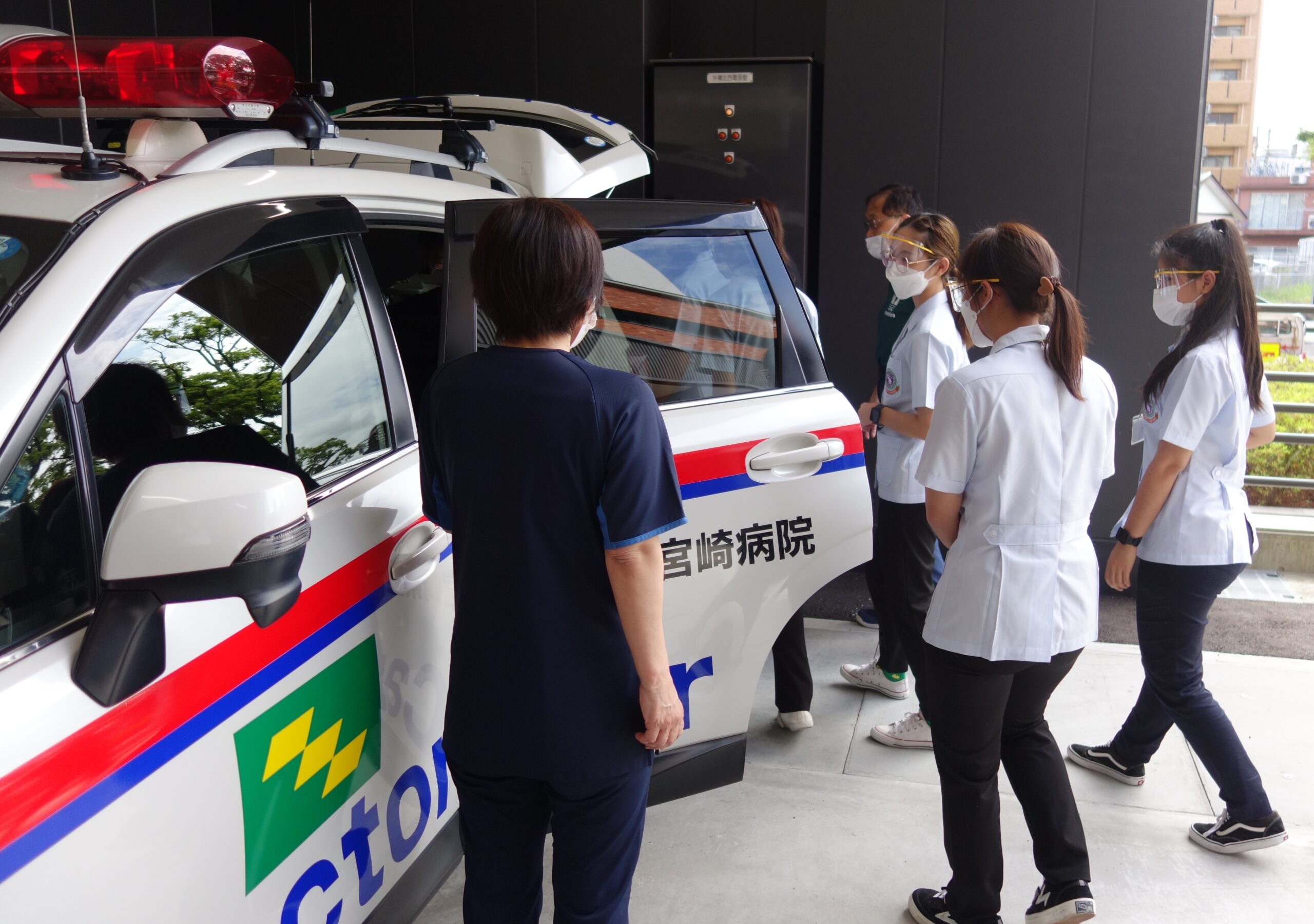 Site visit to Miyazaki Prefectural Hospital: Doctor Car non-transporting EMS vehicle