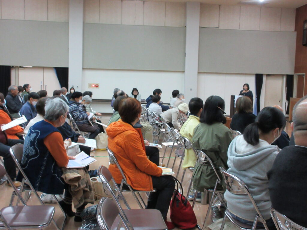 監督の講演に聴き入る来場者の皆様