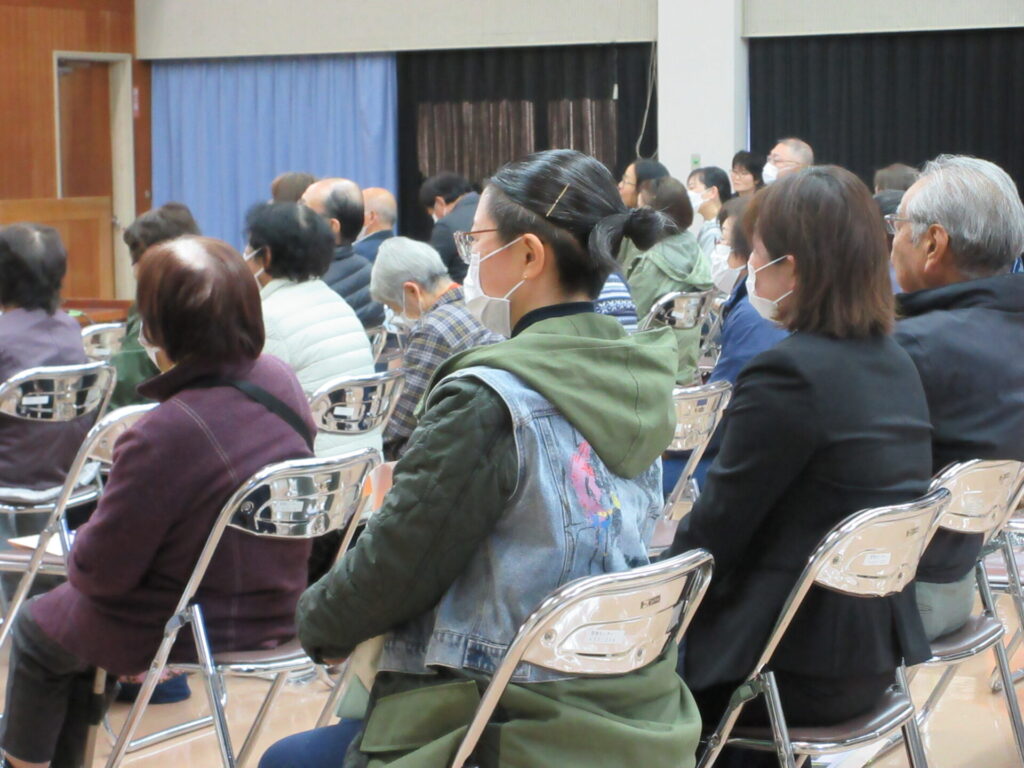 参加された皆様が真剣に聞いておられます